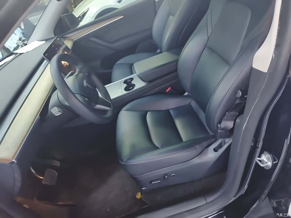 Tesla Model Y, 2023 15