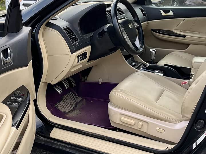 BYD G6 2013 2.0L МКПП Премиум