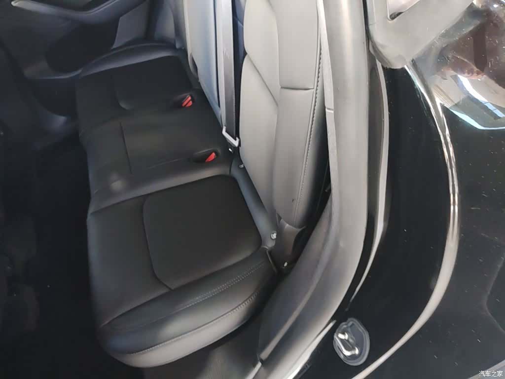 Tesla Model Y, 2024 17