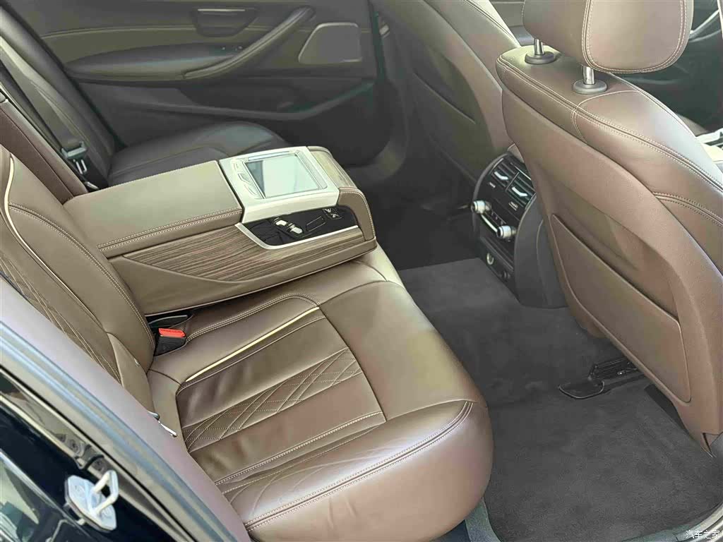 BMW 5 Series, 2018 7