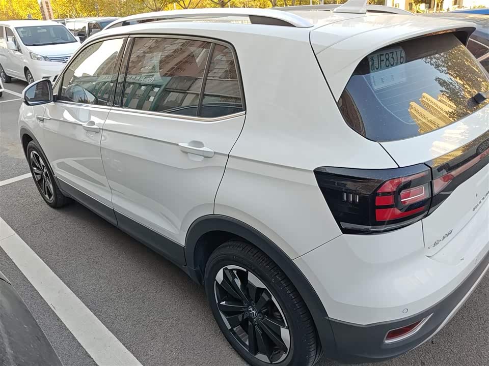 Volkswagen Exploring the shadow