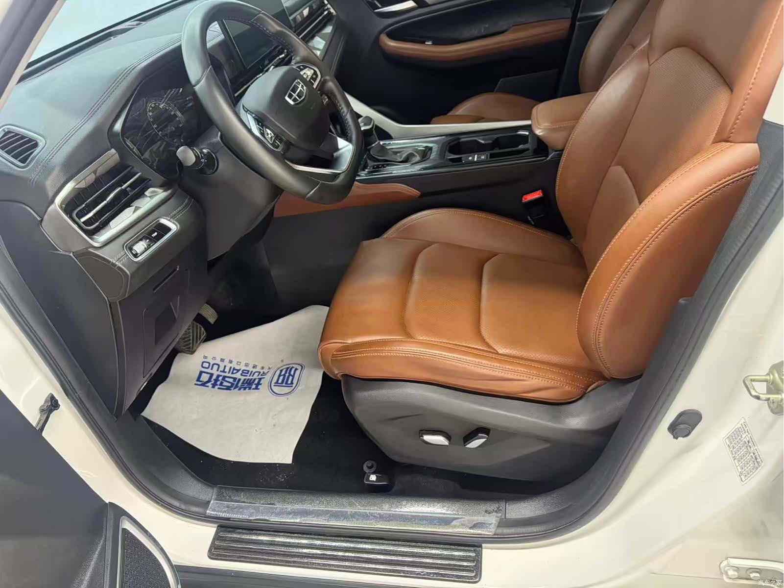 Geely X6, 2022 13