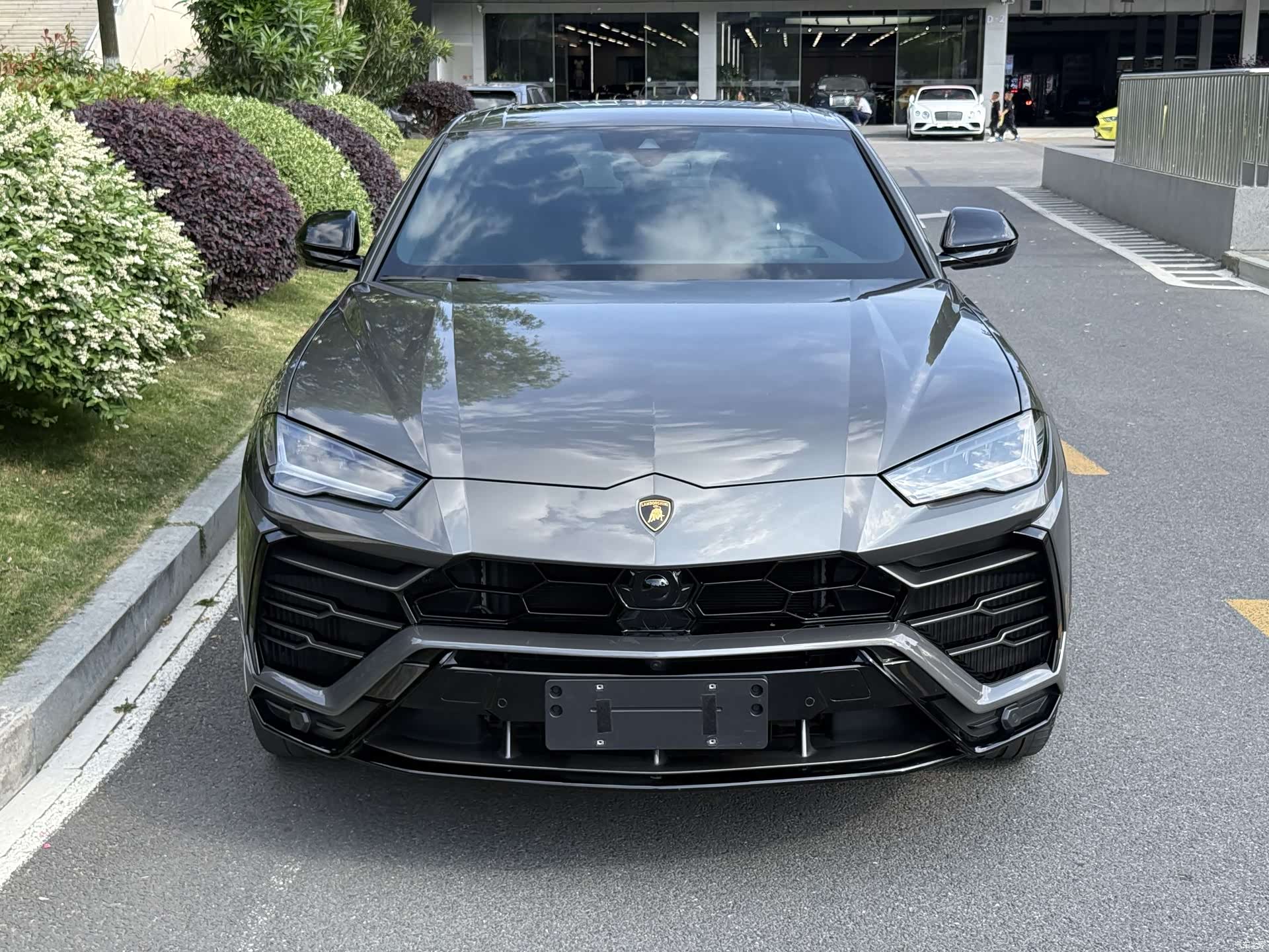 Lamborghini Urus, 2021 1