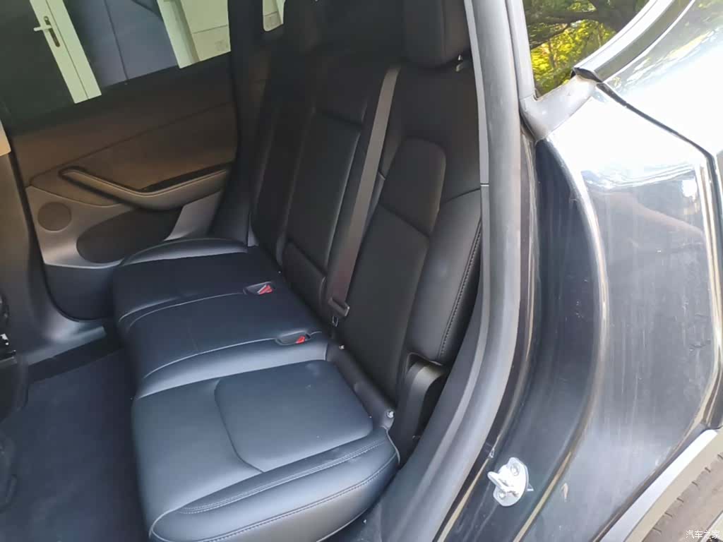 Tesla Model Y, 2024 17