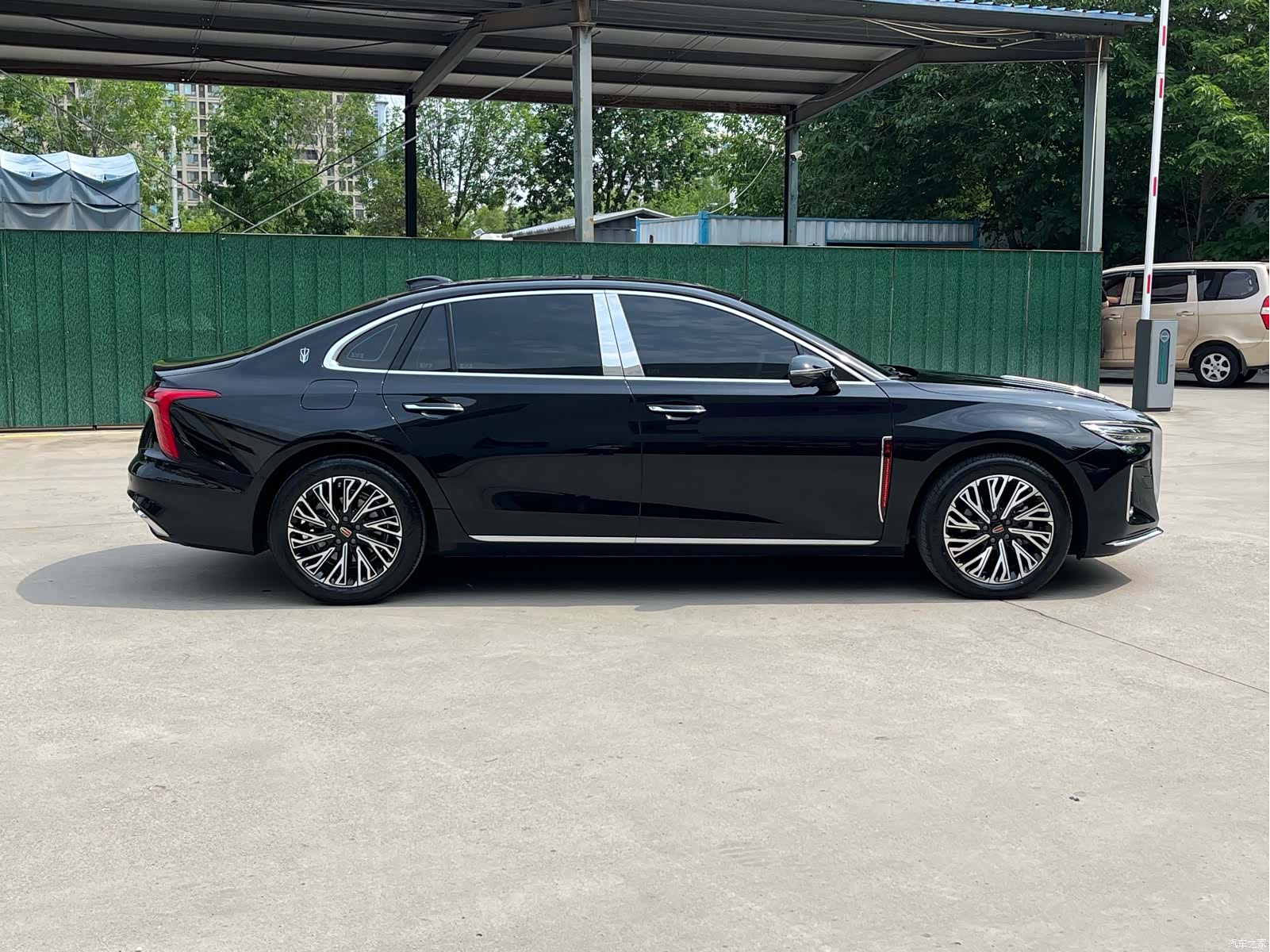 Hongqi H5, 2024 7