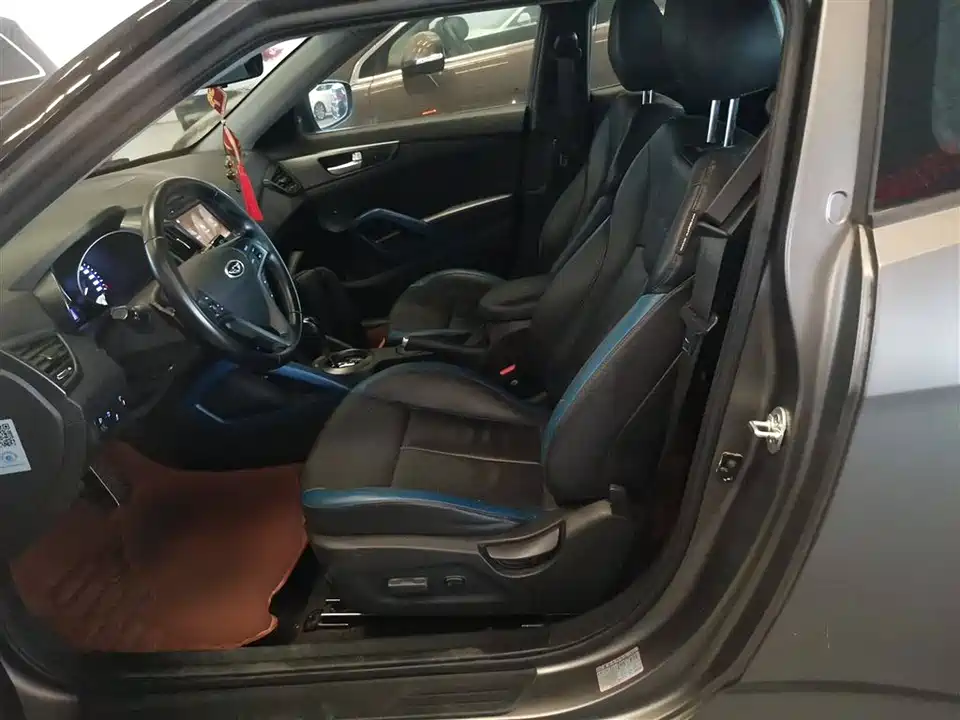 Hyundai Veloster