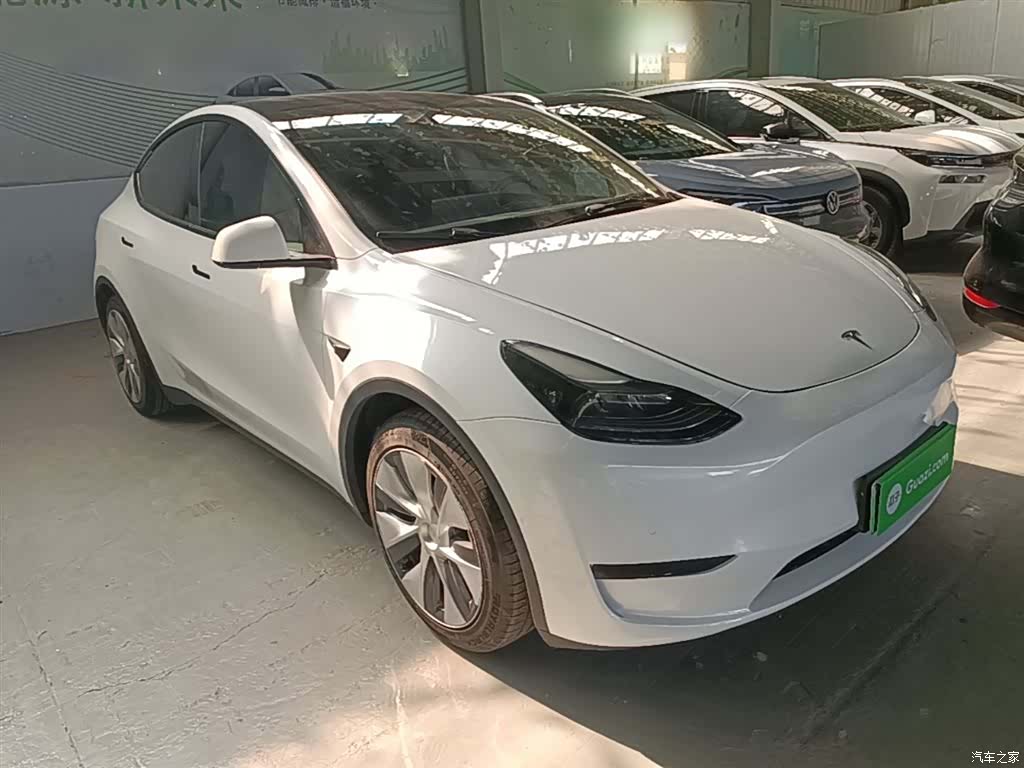 Tesla Model Y, 2023 4