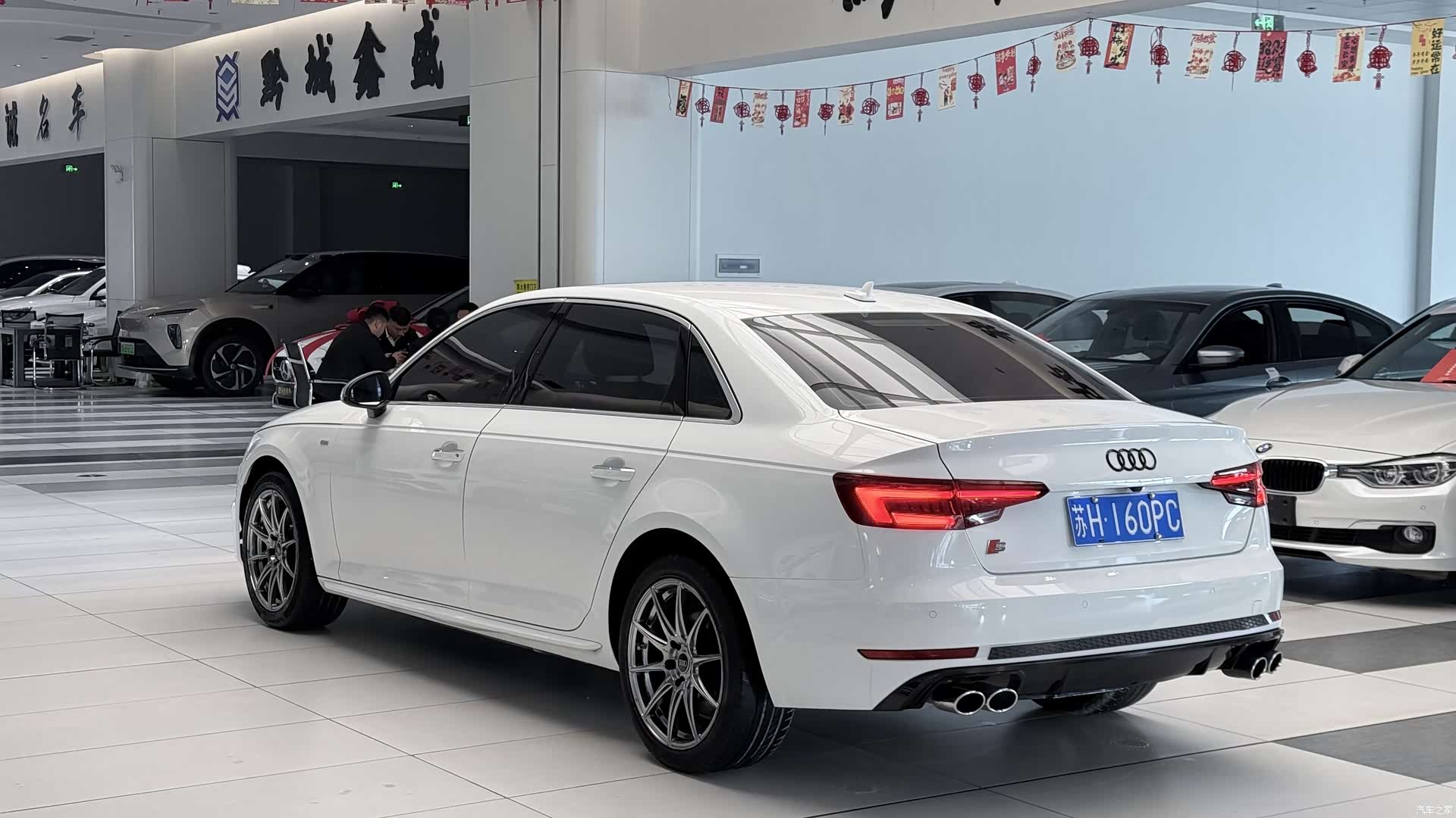 Audi A4L, 2018 все фото