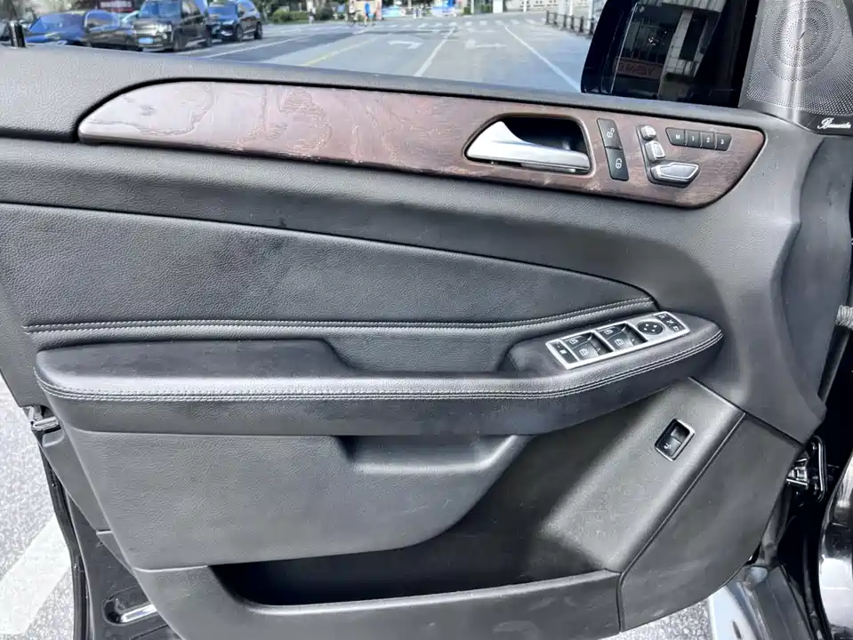 Mercedes-Benz GLE Mercedes-Benz GLE