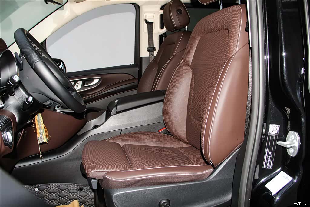 Mercedes-Benz V-Class, 2023 18