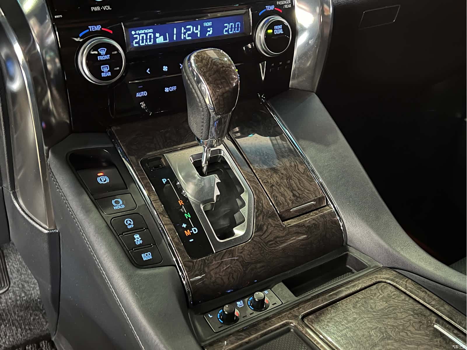 Toyota Alphard, 2018 11