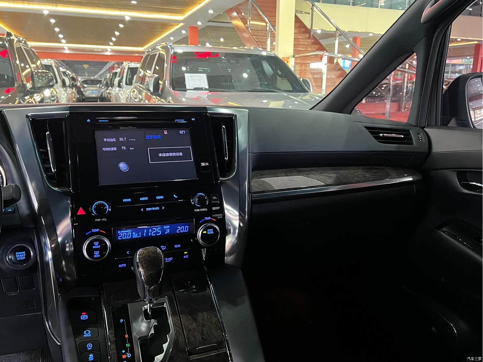 Toyota Alphard, 2018 12