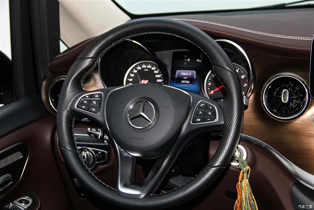 Mercedes-Benz V-Class, 2023 15