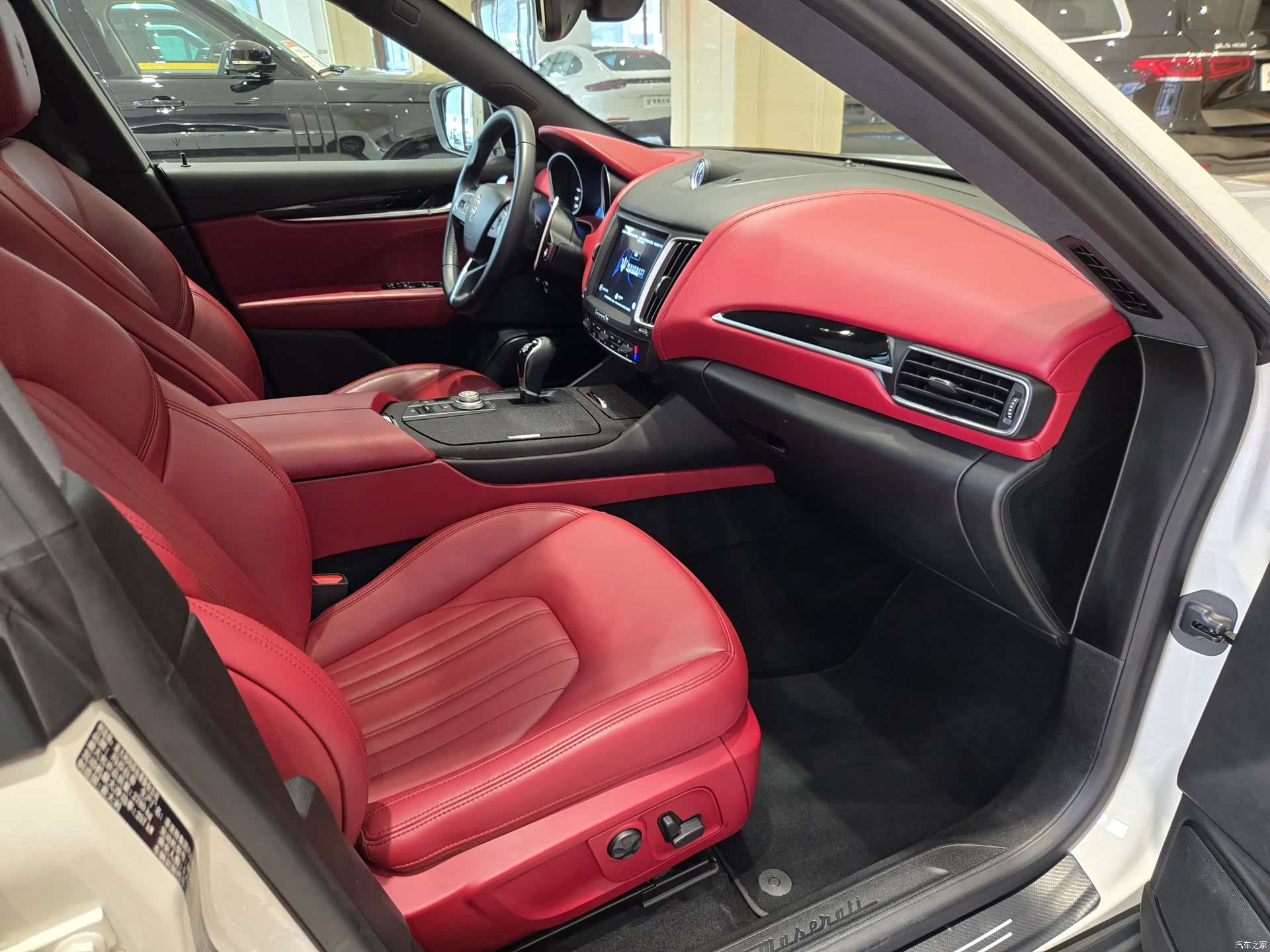 Maserati Levante, 2018 12