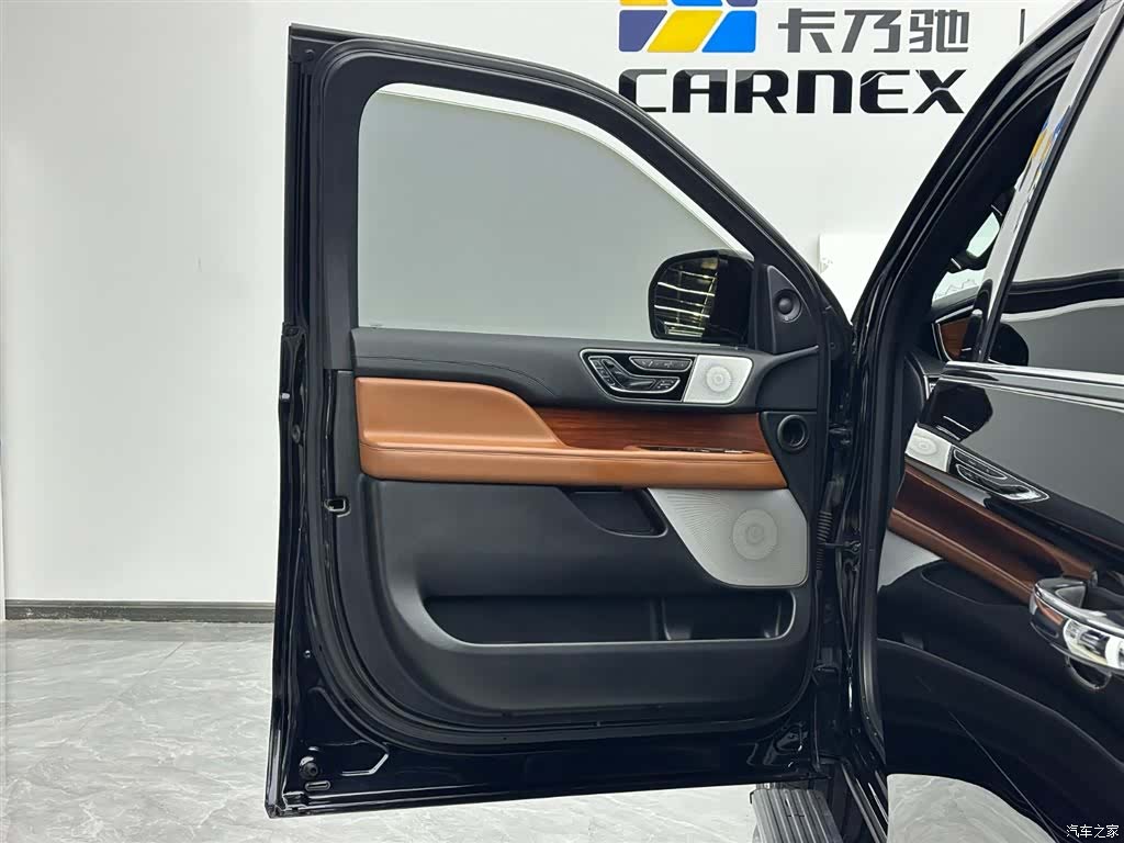 Lincoln Navigator, 2019 все фото