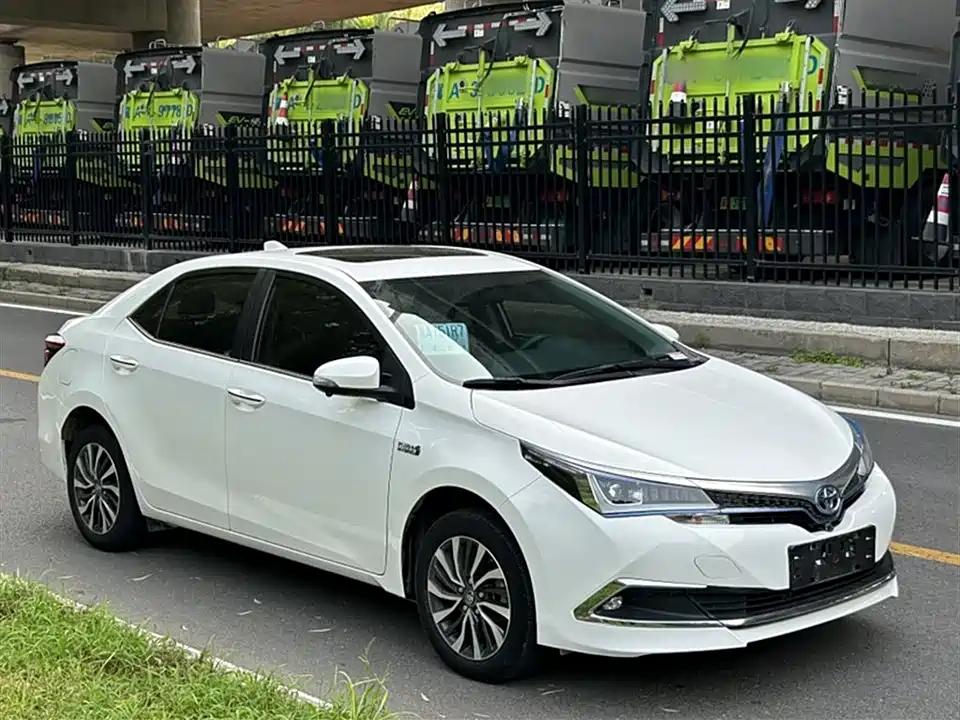 Toyota Corolla dual engine E+ Toyota Corolla dual engine E+
