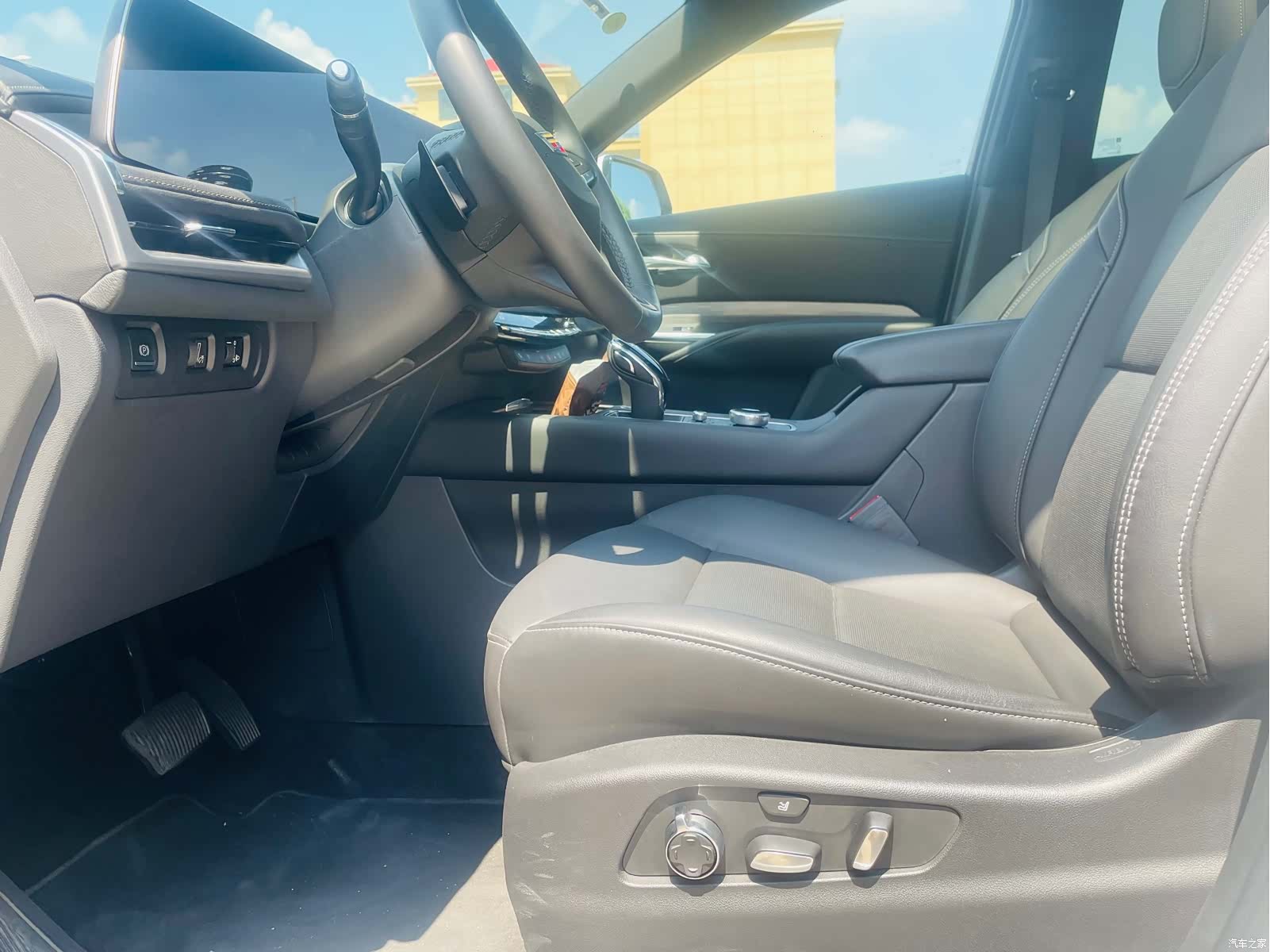 Cadillac XT4, 2025 4