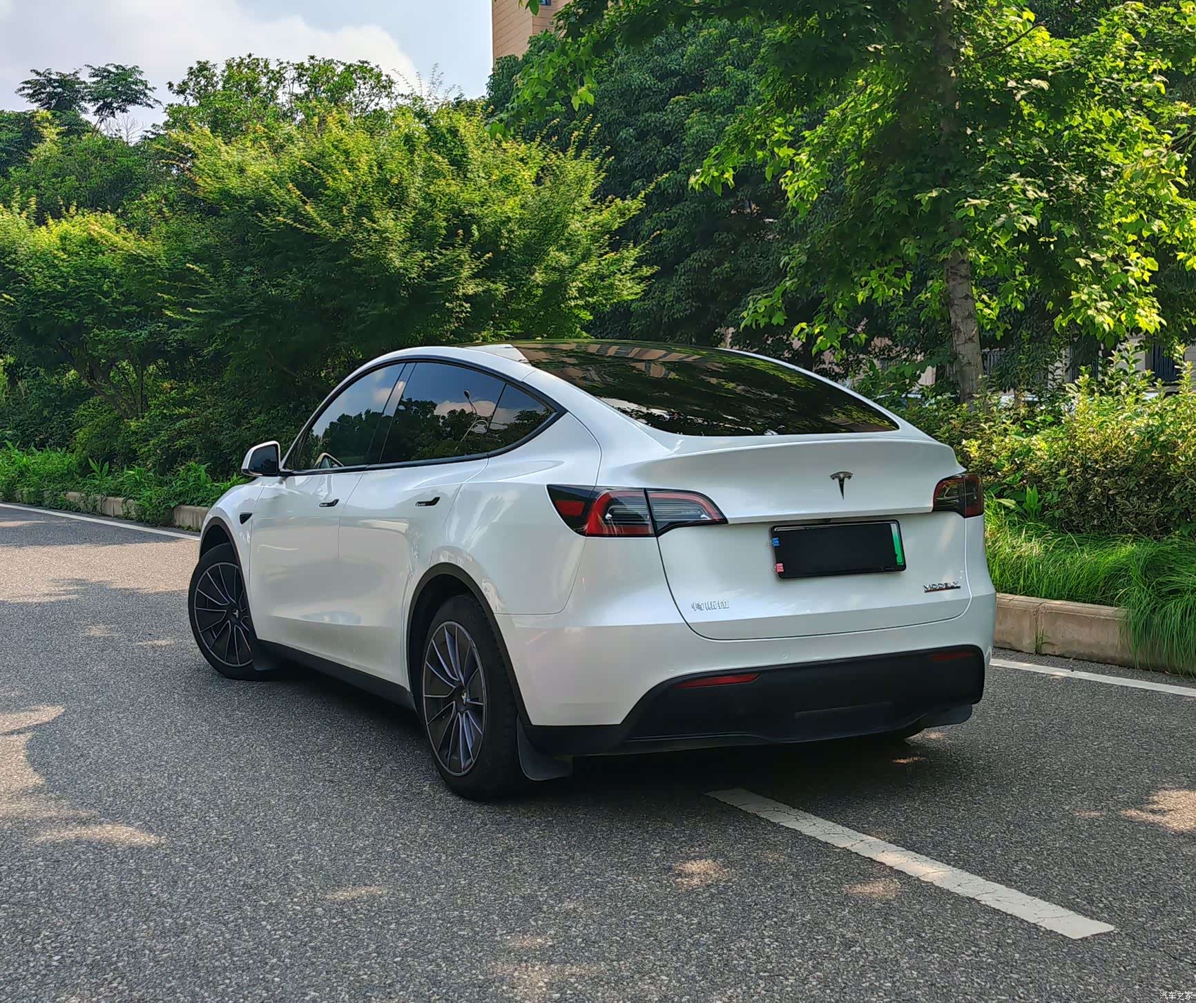 Tesla Model Y, 2023 4