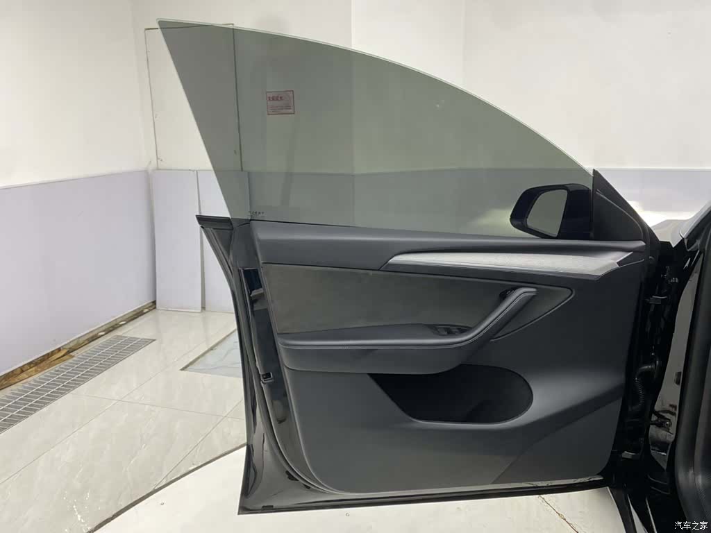 Tesla Model Y, 2024 16