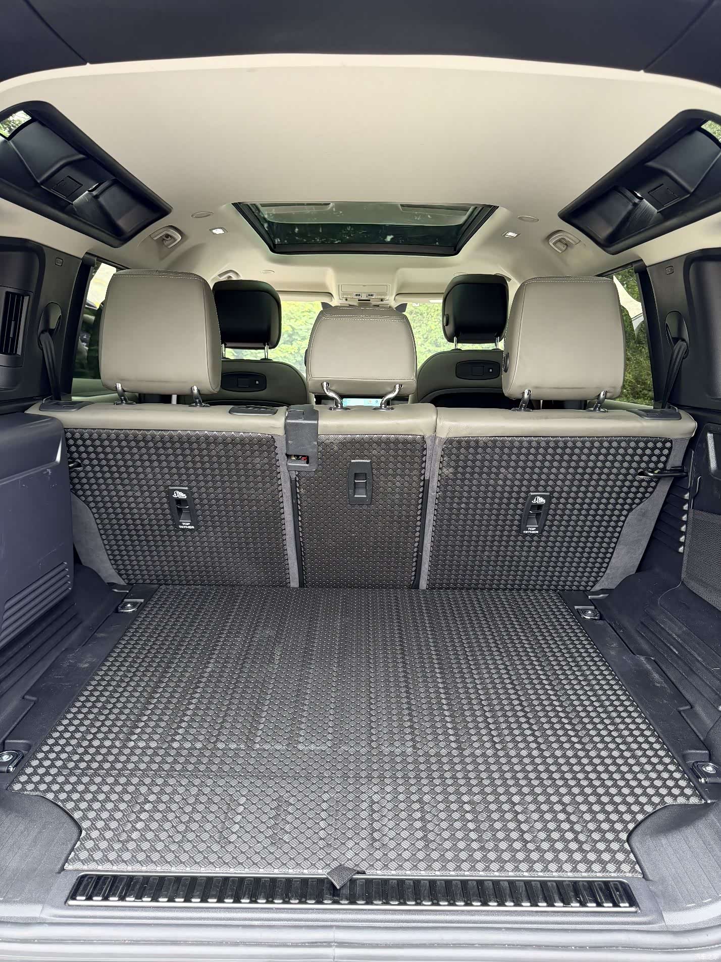 Land Rover Defender, 2020 18