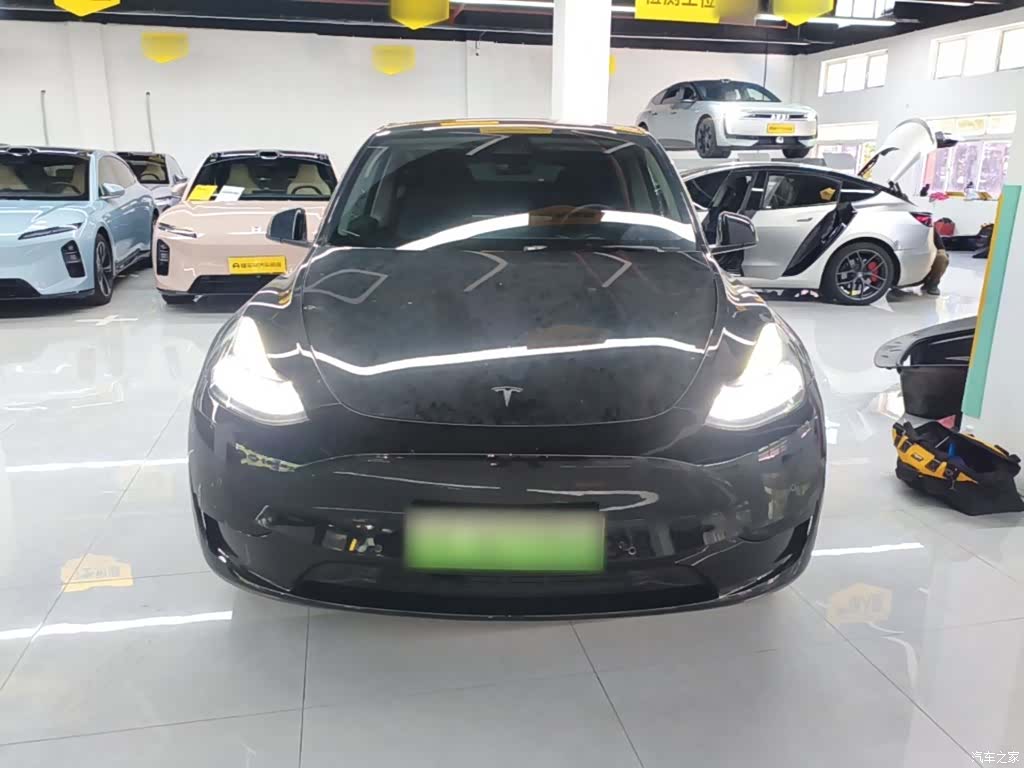Tesla Model Y, 2022 3