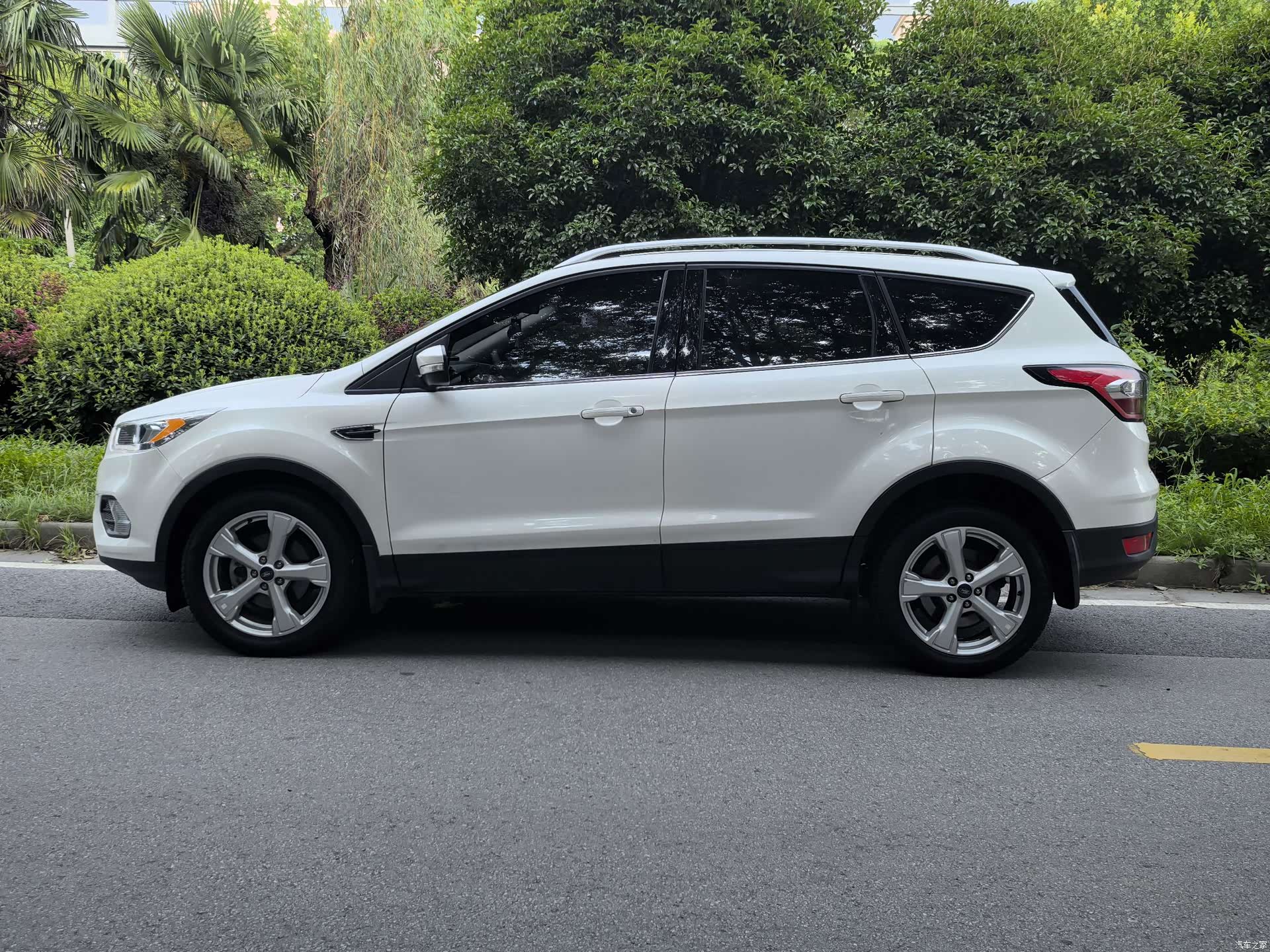 Ford Kuga, 2017 4