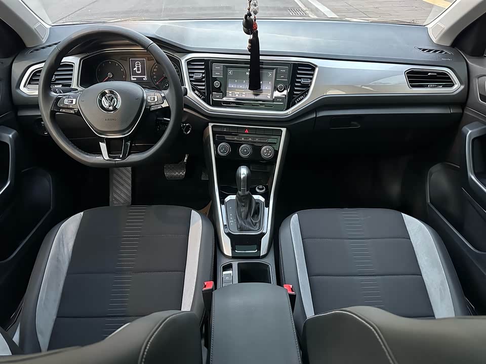 Volkswagen T-ROC exploring Songs