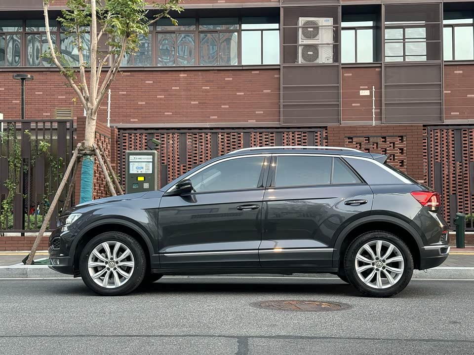 Volkswagen T-ROC exploring Songs