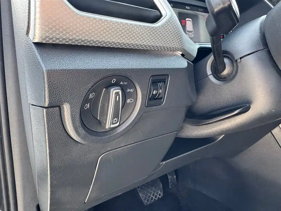 Volkswagen Exploring the shadow