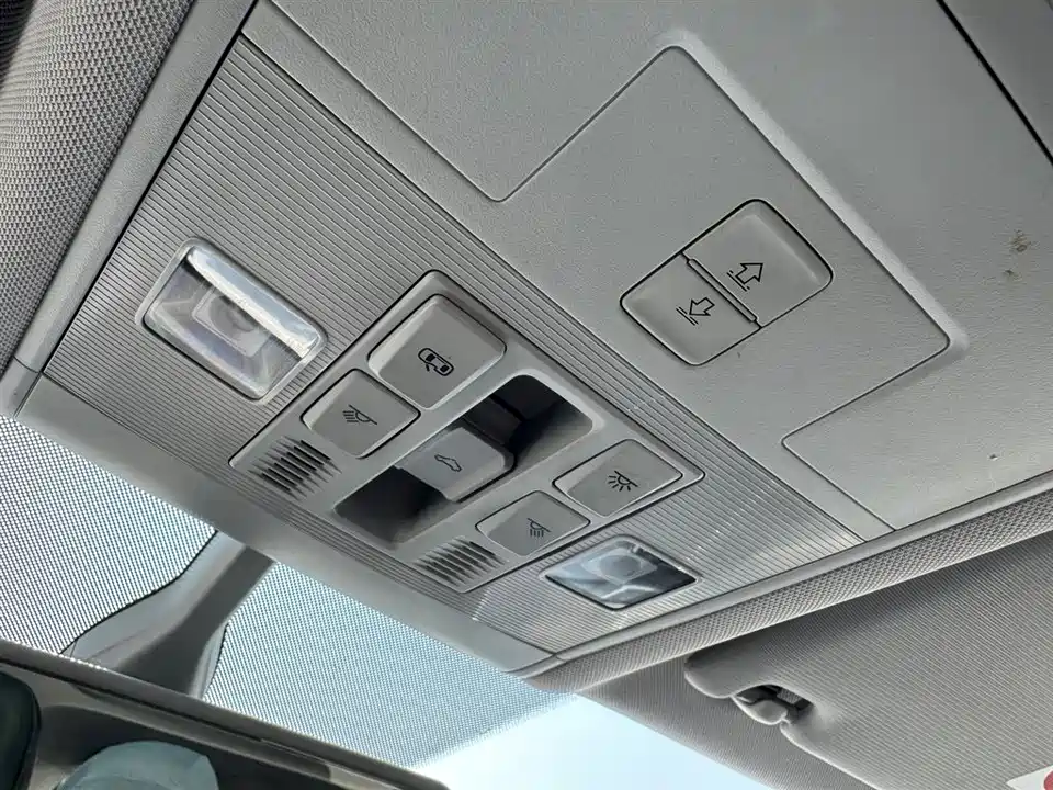 Volkswagen Exploring the shadow