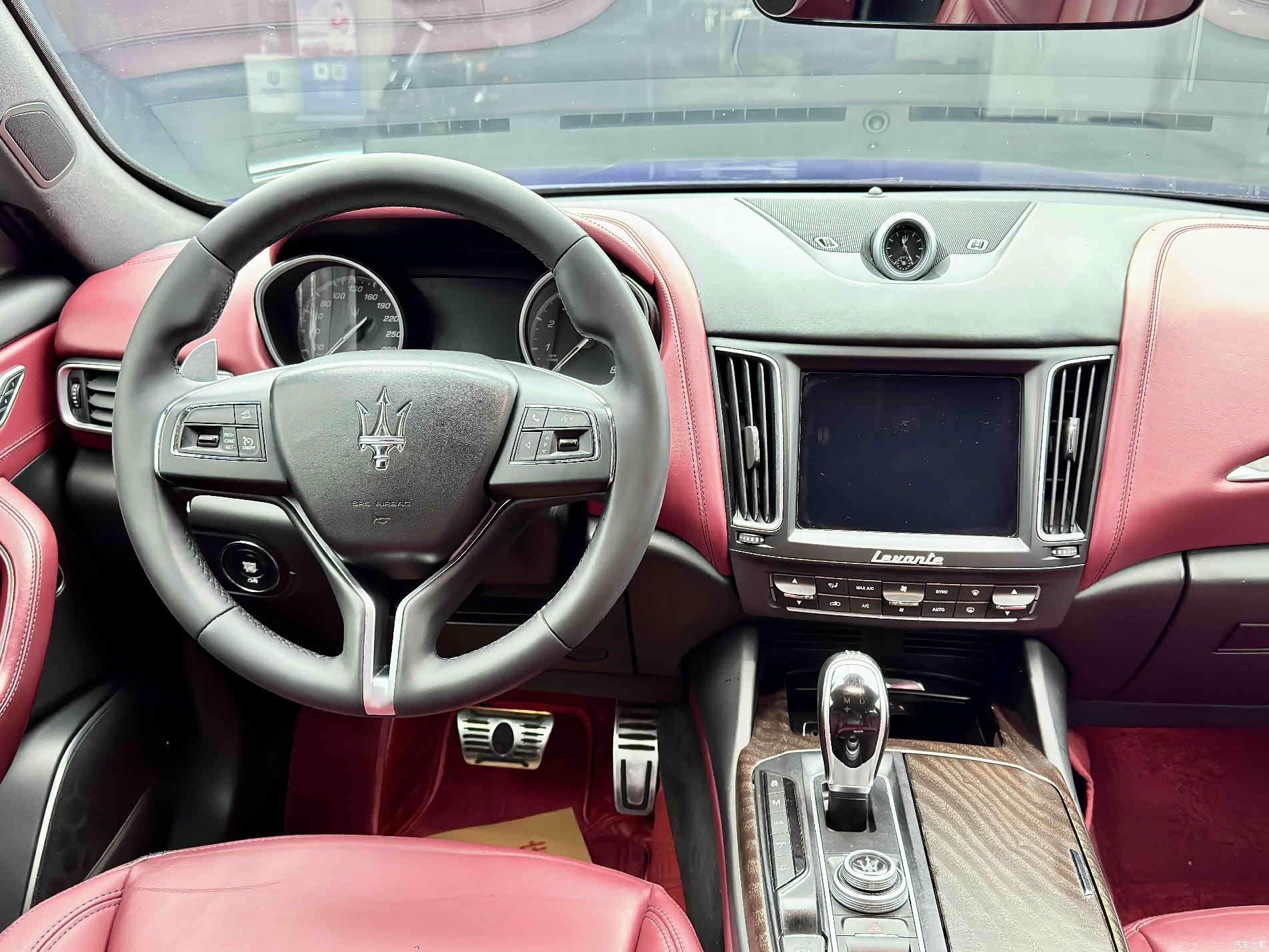 Maserati Levante, 2017 13