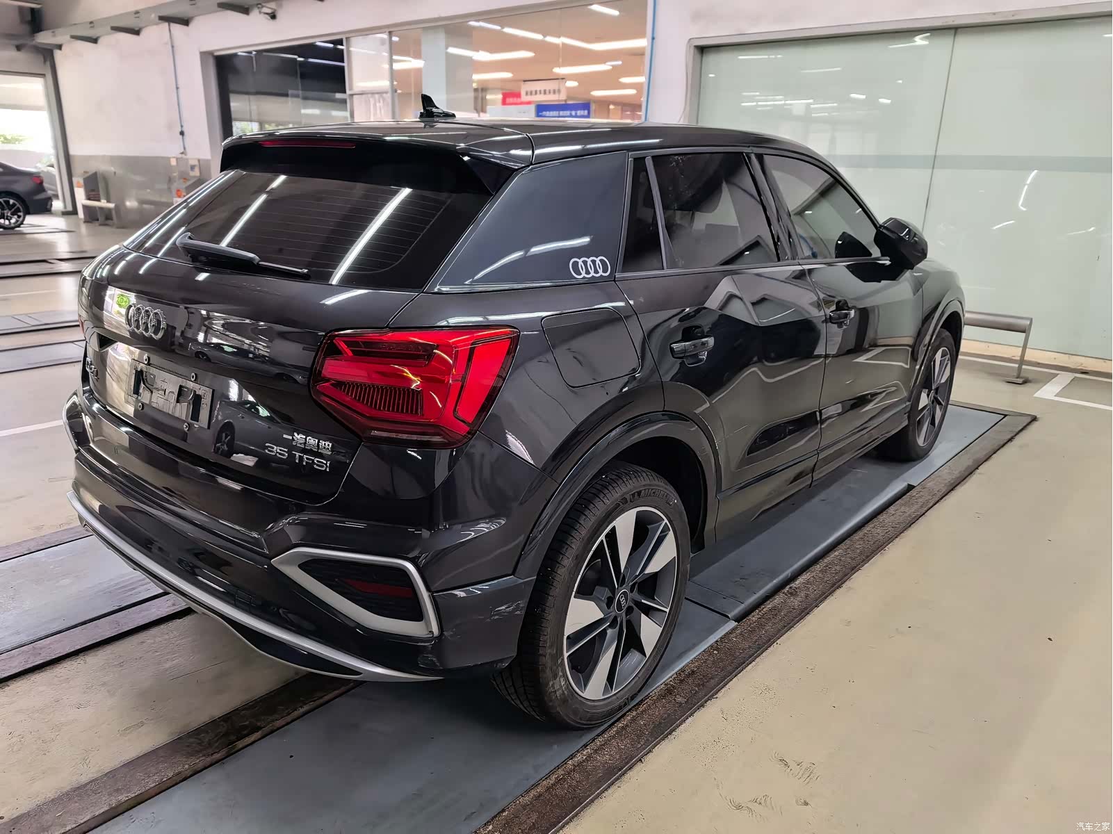 Audi Q2L, 2021 9