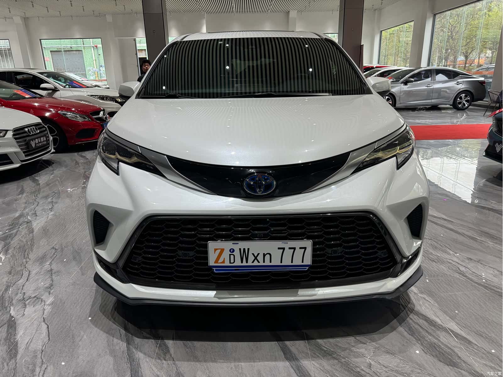 Toyota Granvia, 2023 3