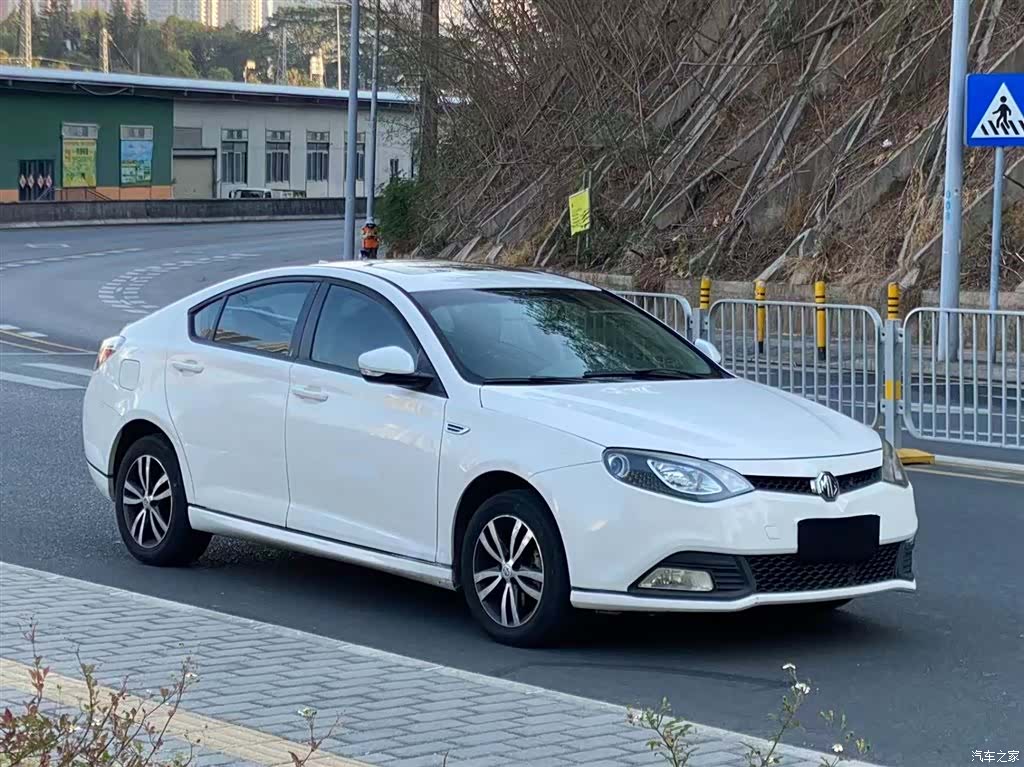MG MG6, 2012 3