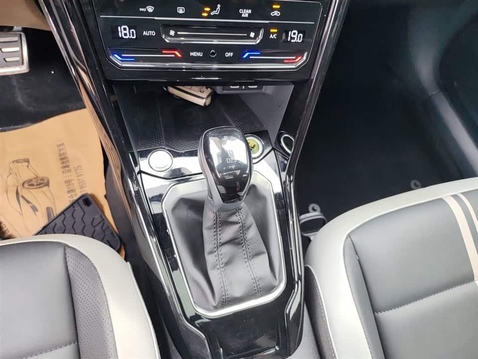 Volkswagen T-ROC exploring Songs