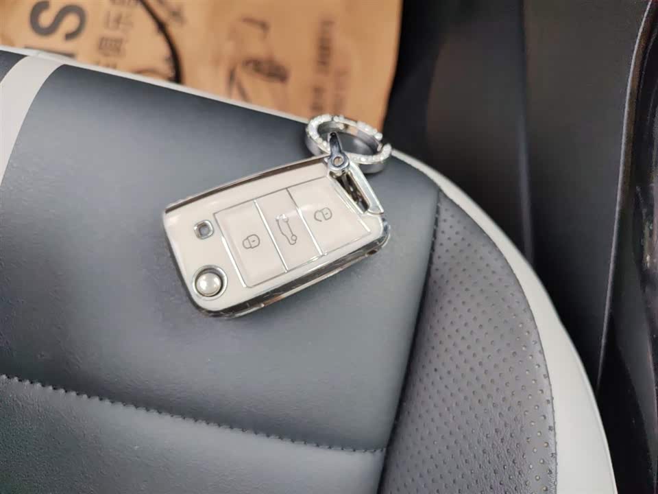 Volkswagen T-ROC exploring Songs