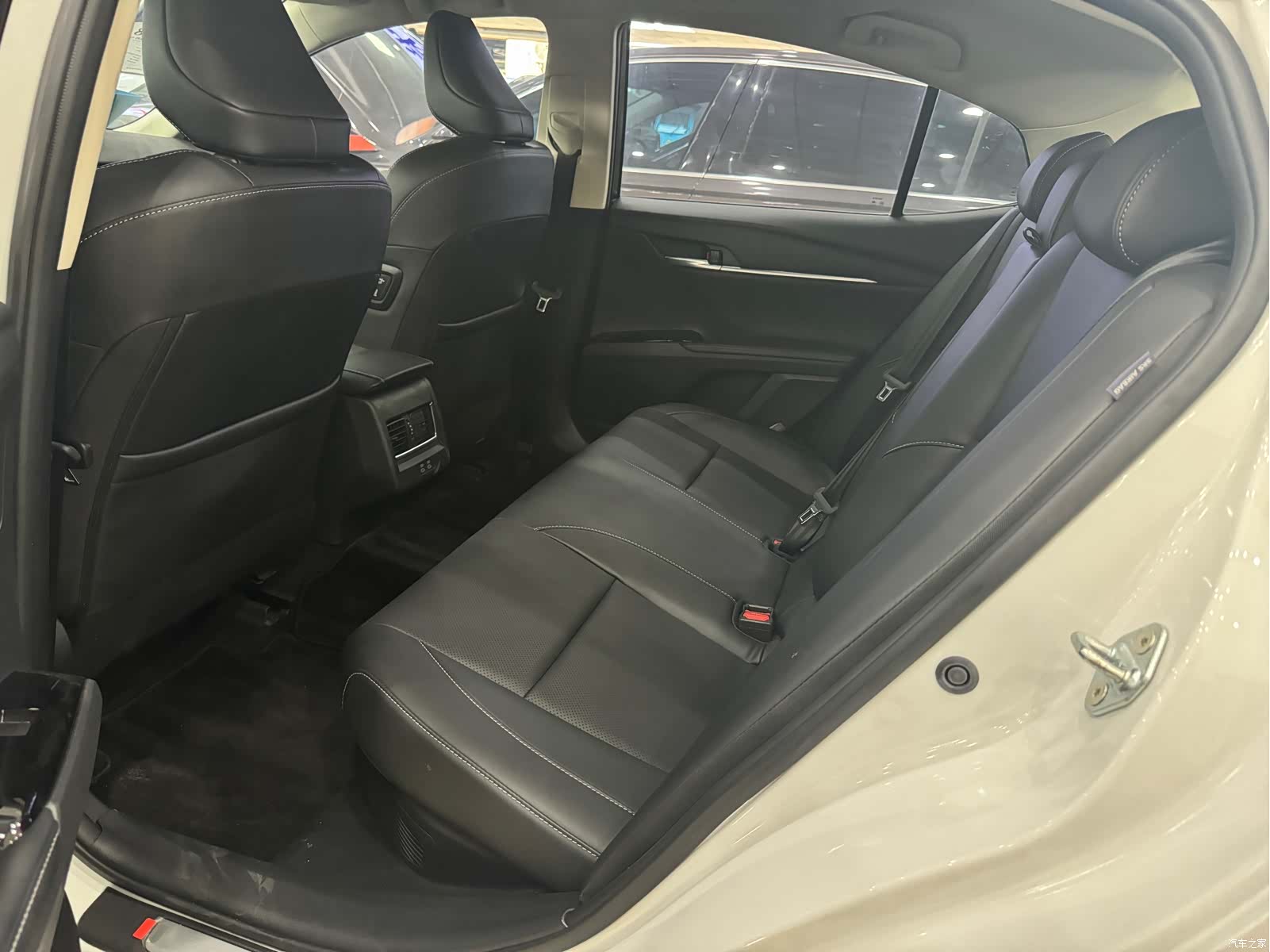 Toyota Camry, 2024 все фото
