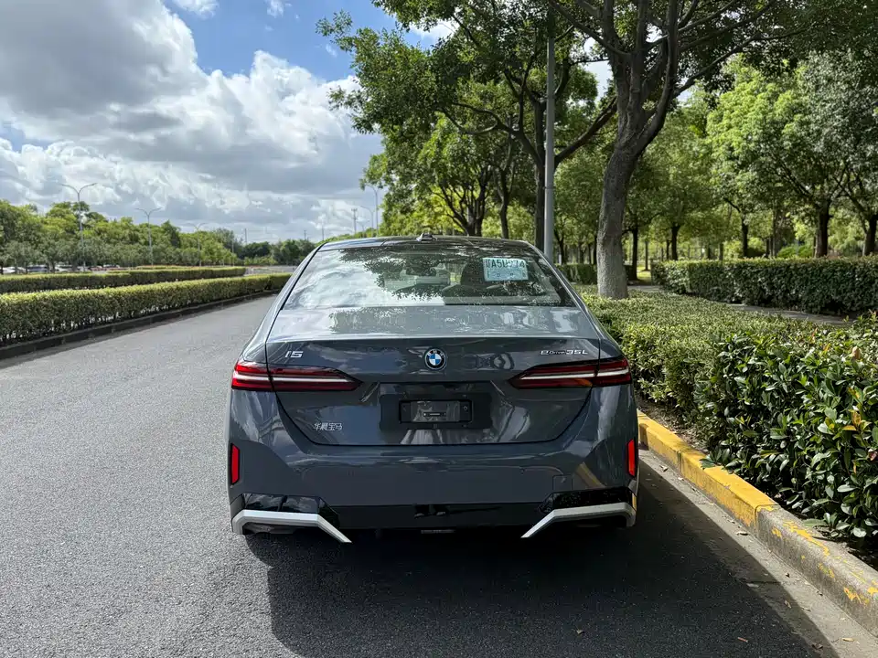 BMW i5