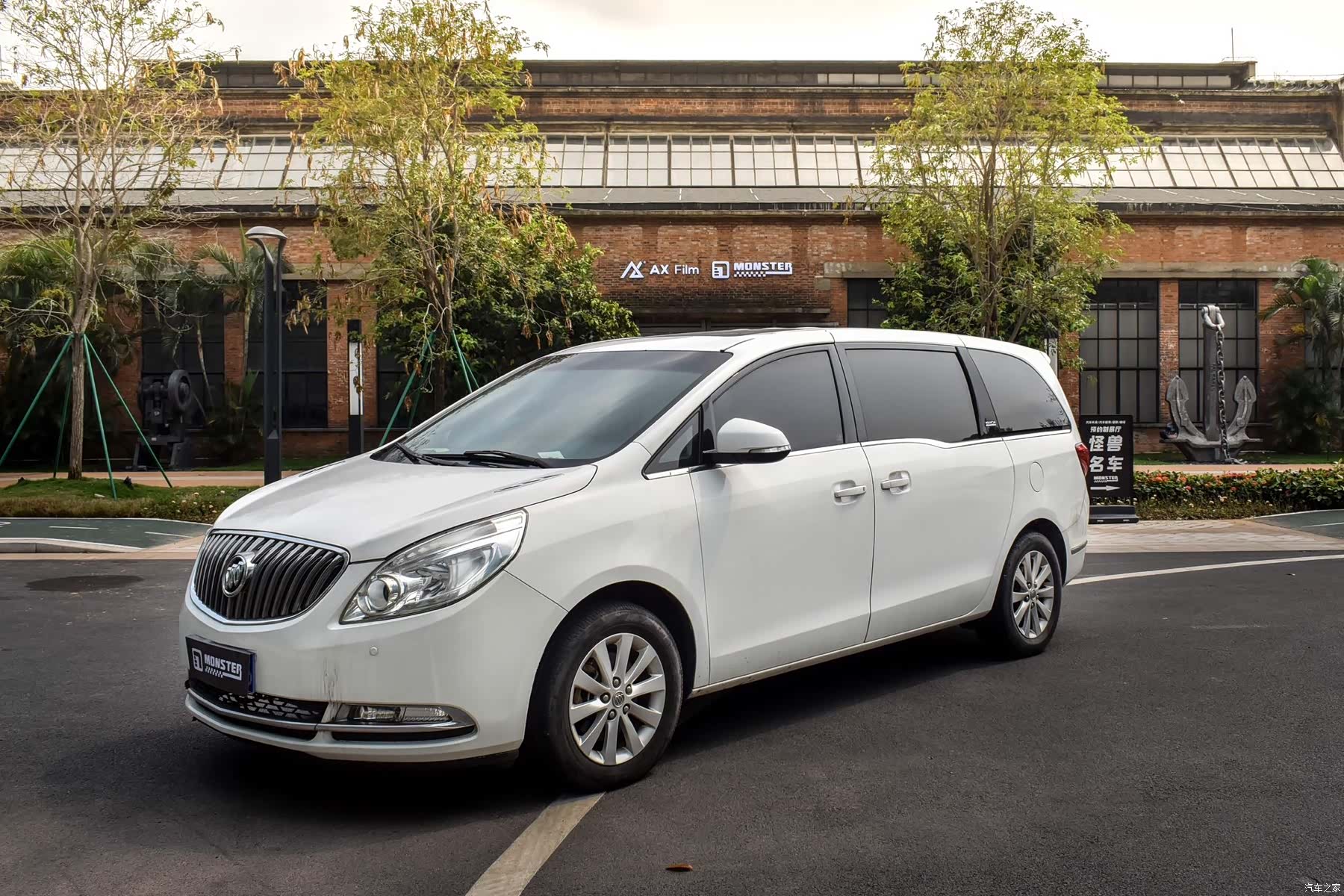 Buick GL8, 2016 1