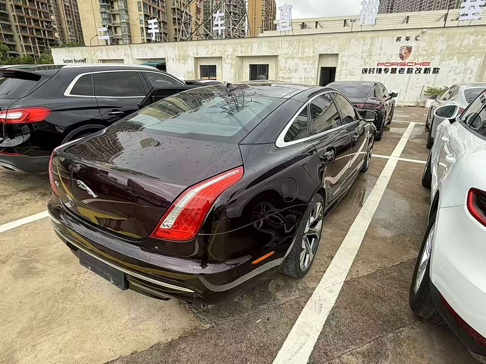 Jaguar XJ