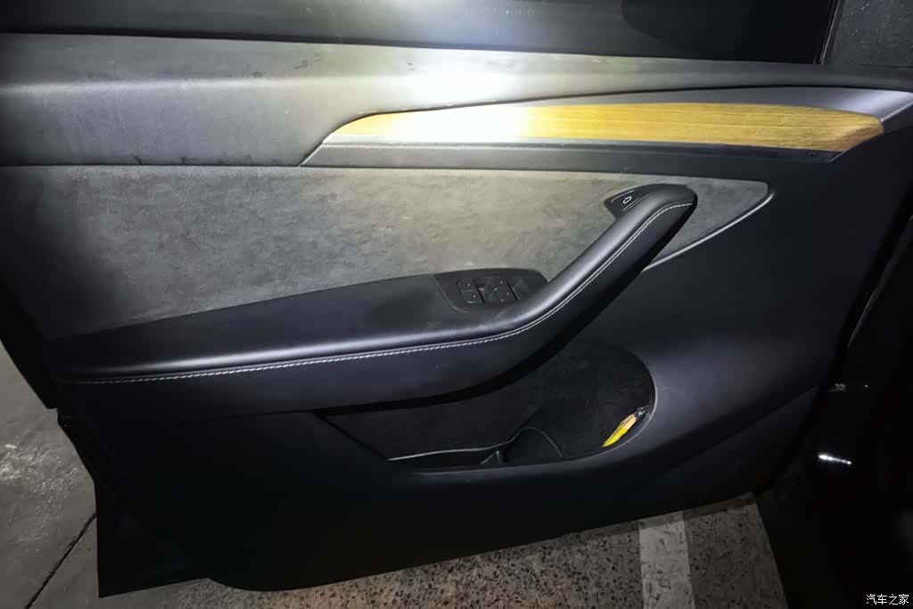Tesla Model Y, 2023 7