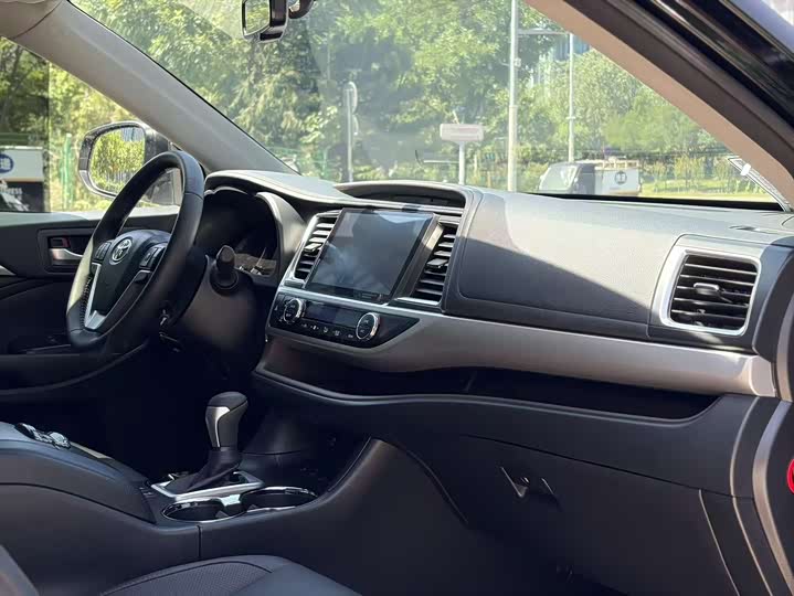 Toyota Highlander, 2017 года фото 13
