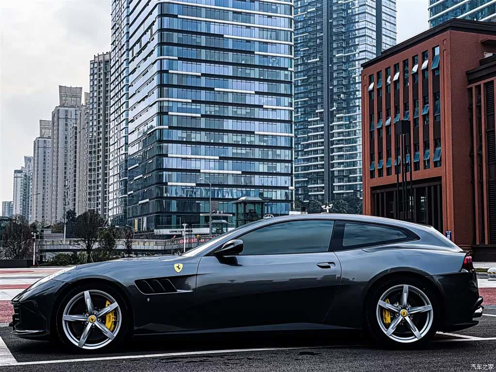 Ferrari GTC4Lus, 2018 3