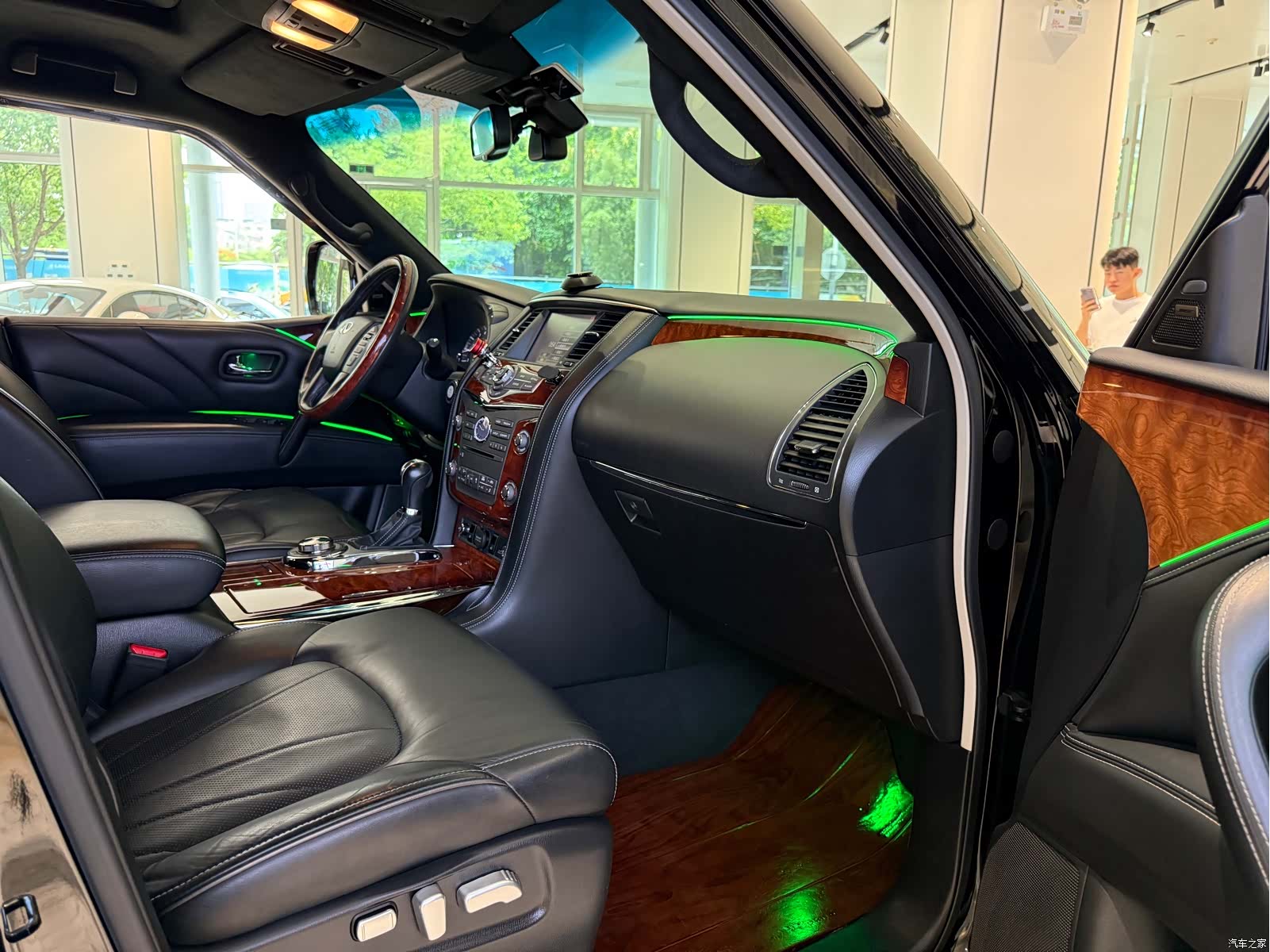 Infiniti QX80, 2017 9