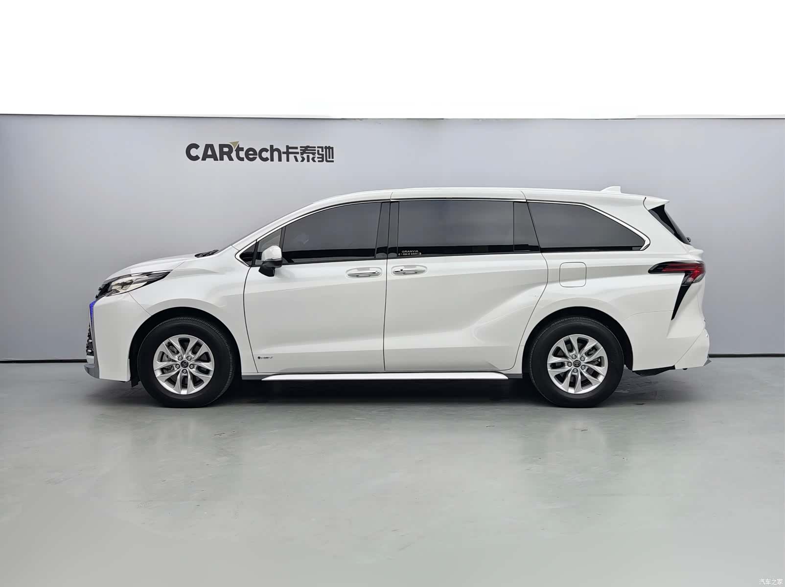 Toyota Sienna, 2024 3