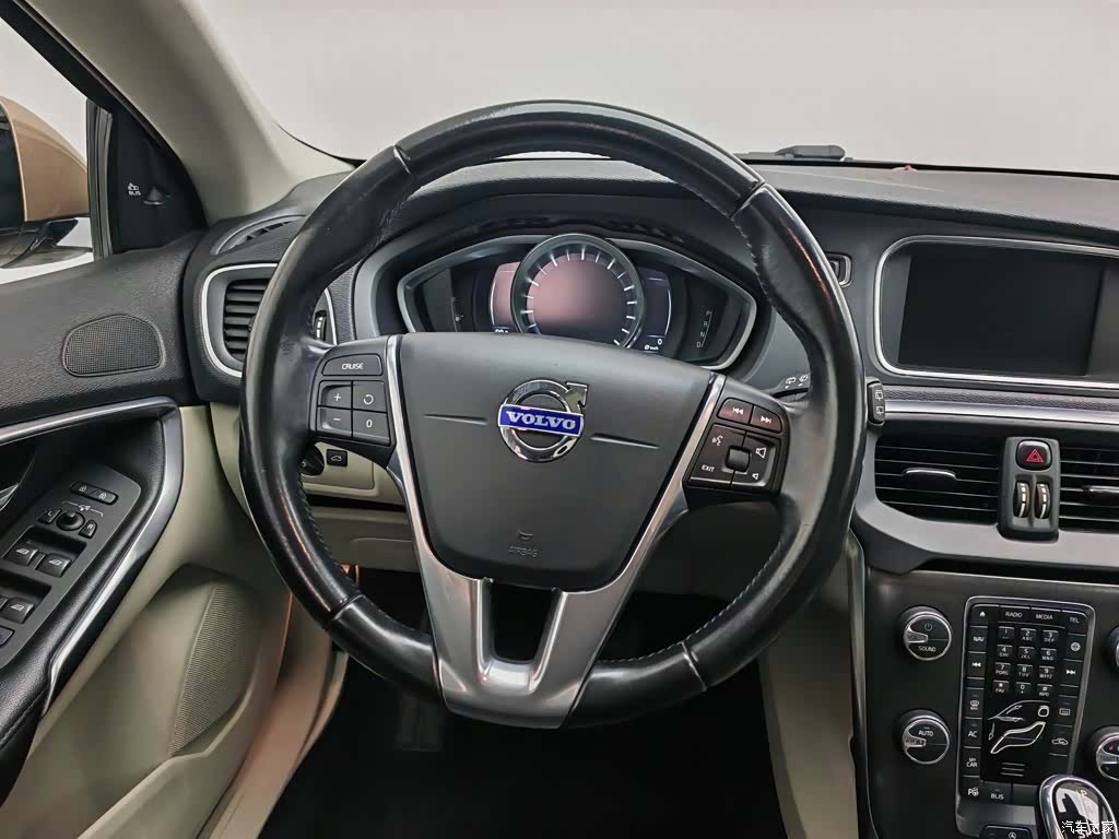 Volvo V40, 2015 11