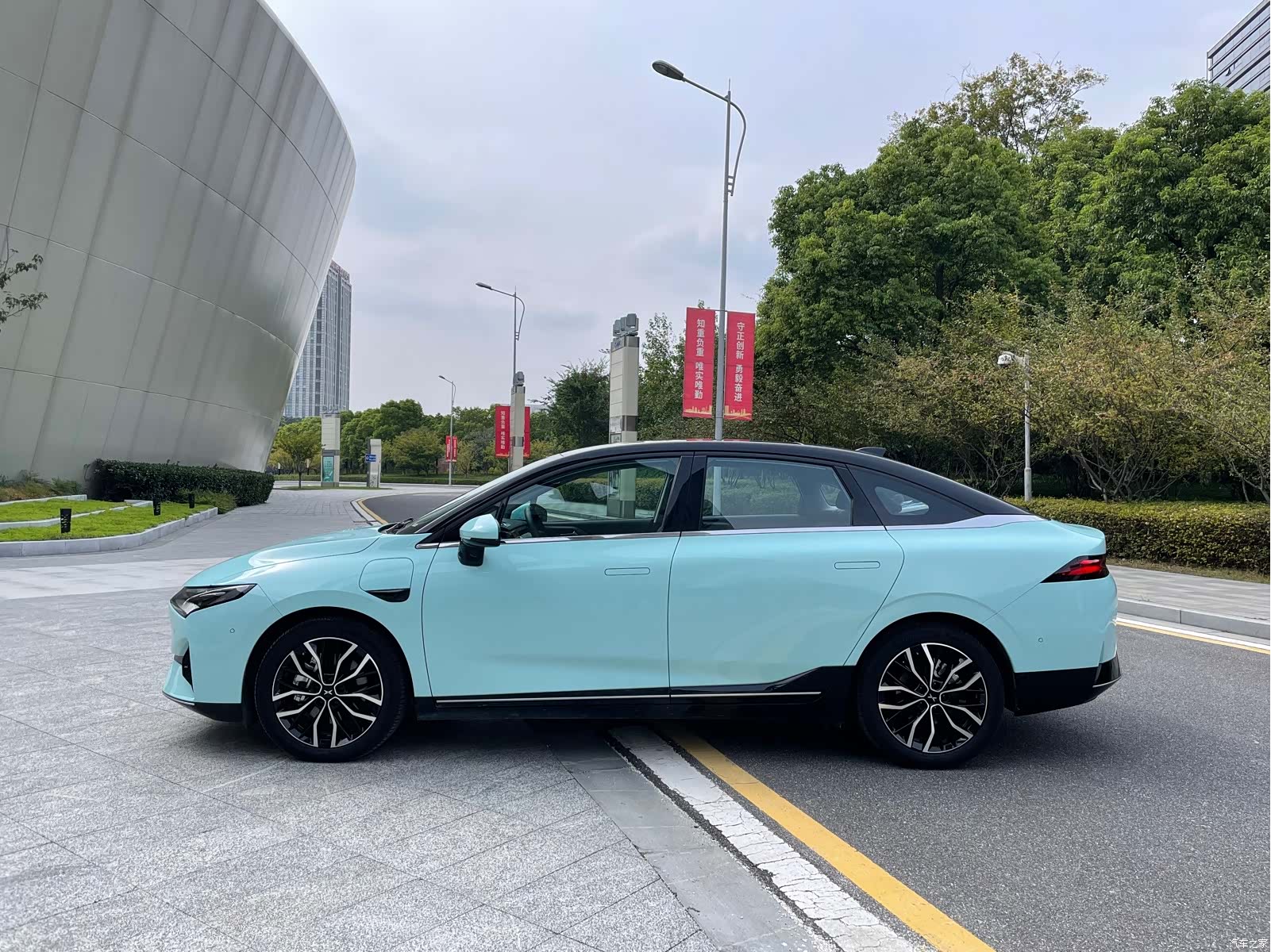 Xpeng P5, 2022 все фото
