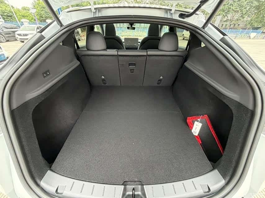 Tesla Model Y, 2026 17