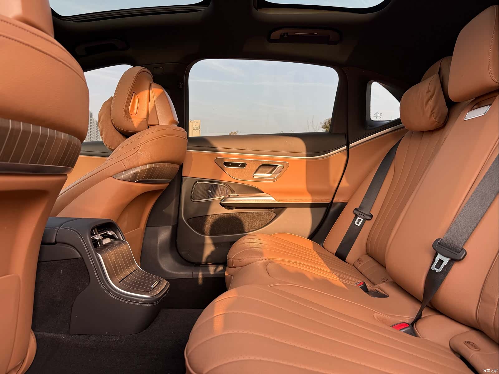 Mercedes-Benz E-Class, 2024 11