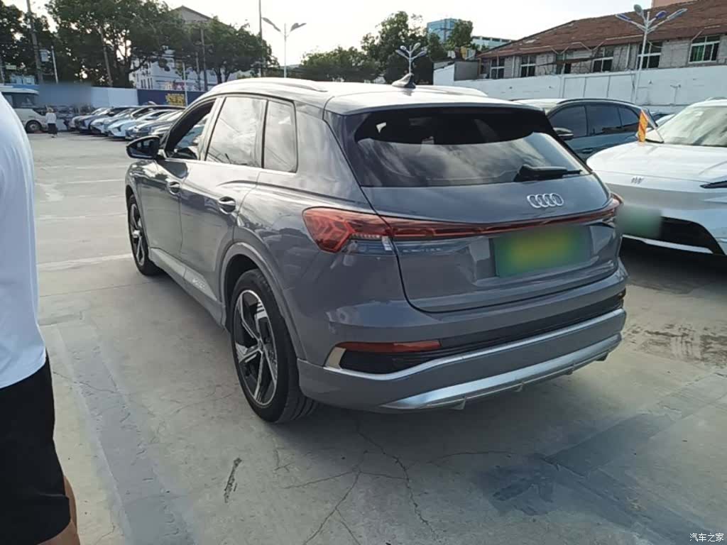 Audi Q4 e-tron, 2023 все фото